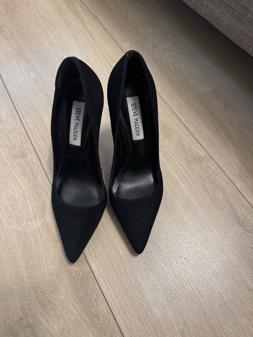 Steve Madden Black suede Pointed Pumps